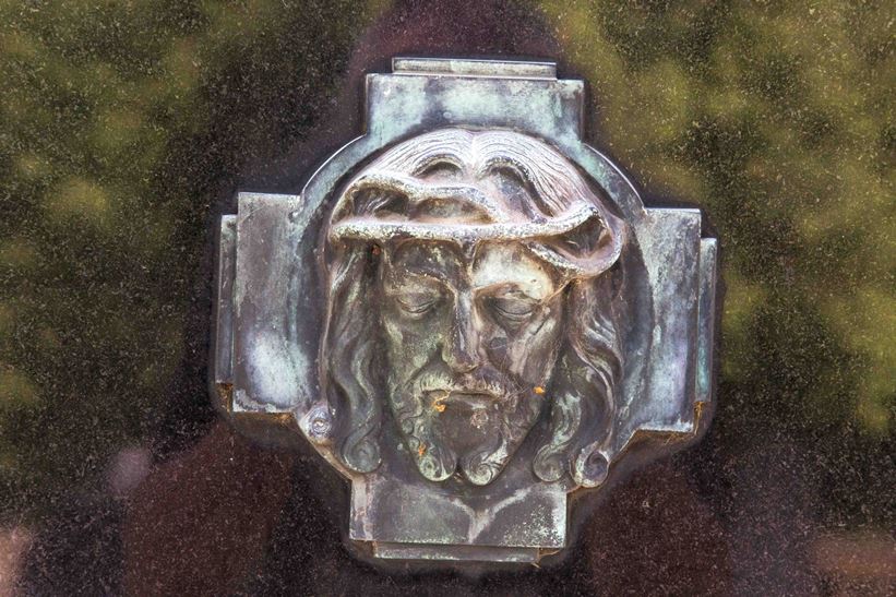 Kristov relief na N8rodnom cintor9ne v Martine
