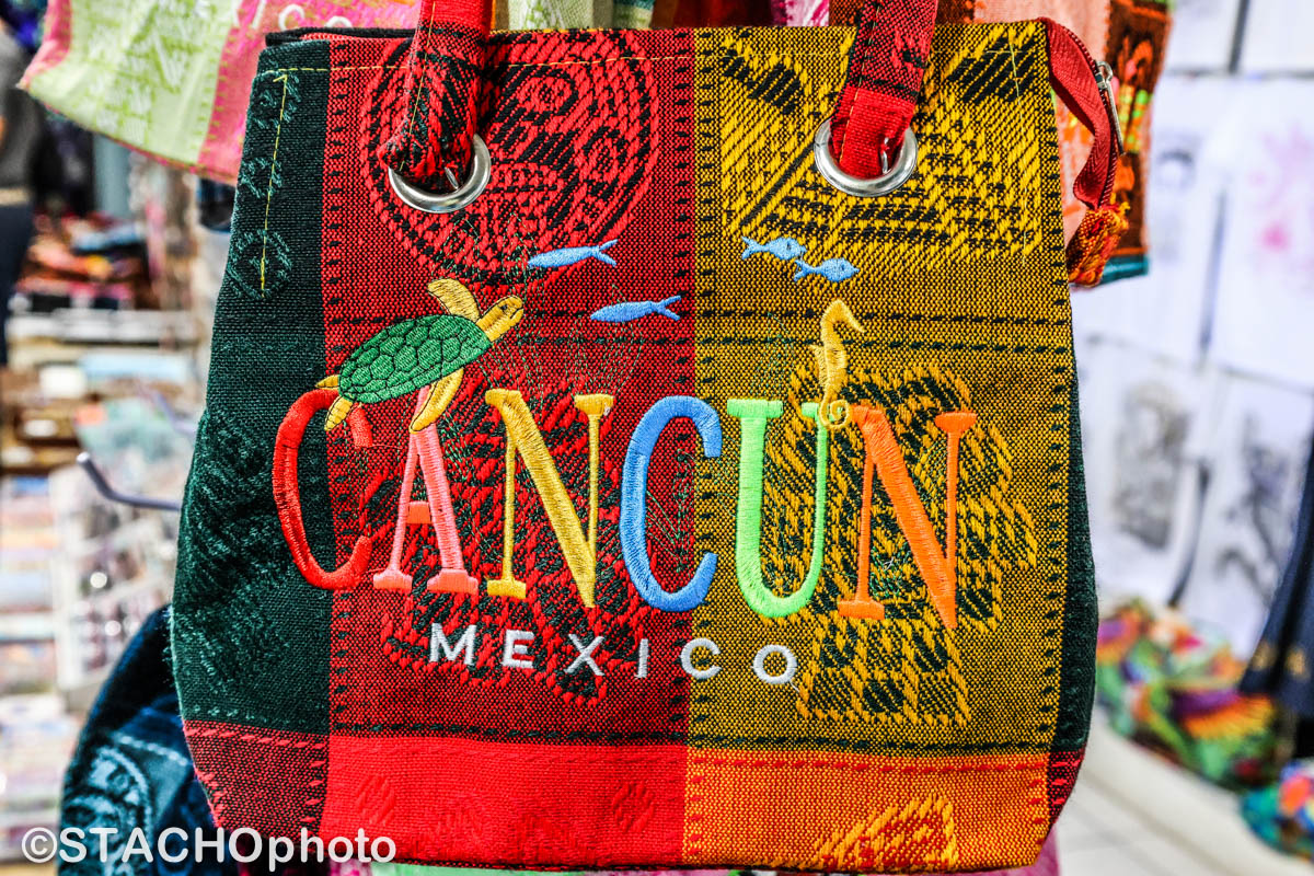 08.Vítajte turisti v Cancune.jpg 