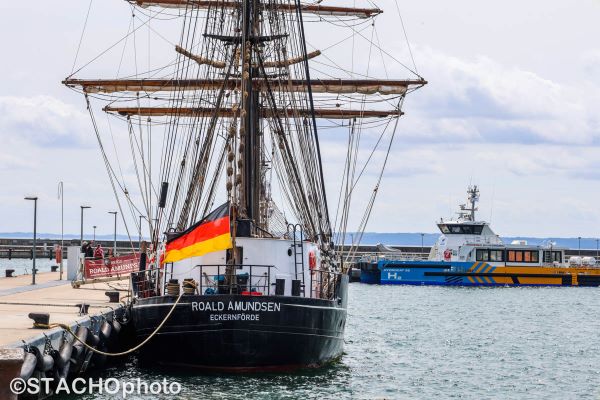 SASSNITZ PLACHETNICA ROALD AMUNDSEN